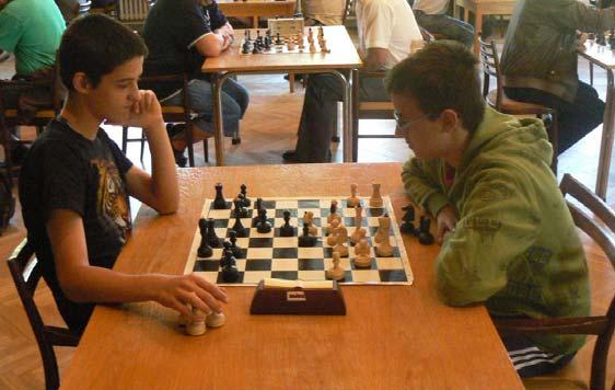 Účast hráčů ŠO Kunovice na turnajích Kromě soutěží družstev se naši hráči zúčastňovali tradičně i jednodenních turnajů, ať již v rapid šachu, nebo v blickách.