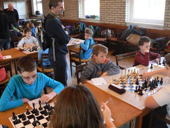 Šach. ŠO Kunovice ELO 2,5-2,5 Sokol Postoupky B ELO 1. Mašíček Michal 1250 0 : 1 Opluštil David 1692 2. Kovařík David 1298 1 : 0 Opluštil Pavel 1382 3.