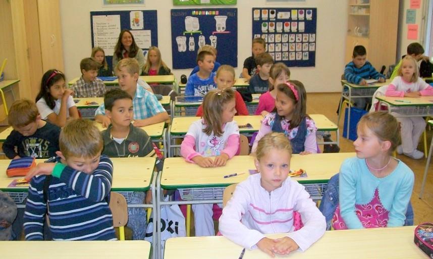 9. Průběh školního roku, změny a dosažené výsledky Nový školní rok byl zahájen v řádném termínu tj. 2. září, všichni pedagogičtí i nepedagogičtí pracovníci nastoupili do zaměstnání.