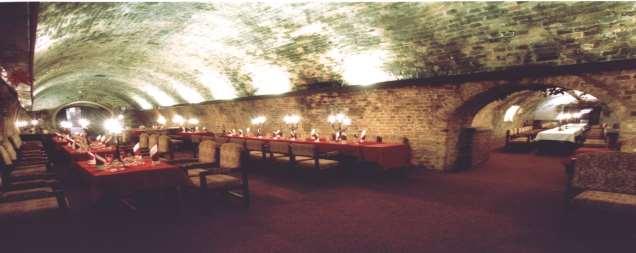 Sklepní prostory současné restaurace a vinárny U Královny Elišky vznikly ve 14. století, po založení sousedícího kláštera cisterciaček v roce 1323 královskou vdovou Eliškou Rejčkou.