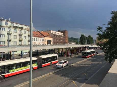 Analýza přestupního bodu Smíchovské nádraží 4 minuty vyráží na cestu po Jižní spojce přes Háje, Nádraží Hostivař až na Skalku.