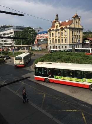 Projekt "Dopravní obslužnost" Obr. 37 Příjezd a odjezd autobusů městských linek 6.