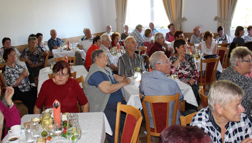Vystoupili zde děti ze základní školy, pod vedením paní učitelky Evy Zemanové a paní učitelky Terezy Malířové. Děti byly skvělé a tímto děkujeme za jejich vystoupení.