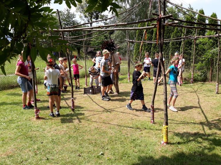 Po uvítání v indiánském tábořišti si žáci