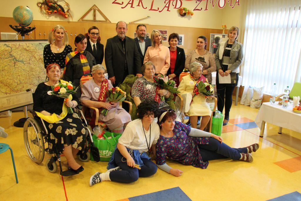 Touto formou bych chtěla poděkovat uživatelkám, které se účastnily. Také všem divákům. Zaměstnancům, kteří uživatele připravili, nebo se jen přišli podívat či podpořit.