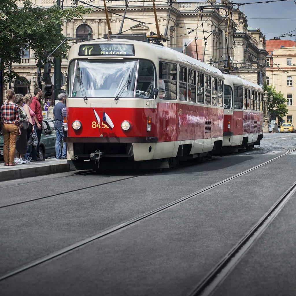 ÚVODNÍ SLOVO PŘEDSEDY PŘEDSTAVENSTVA A GENERÁLNÍHO ŘEDITELE Vážené čtenářky, vážení čtenáři, Dopravní podnik hl. m. Prahy má za sebou další úspěšný rok.