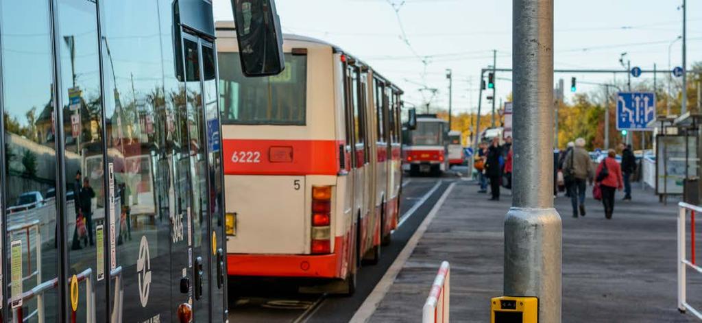 JÍZDENKY PRO JEDNOTLIVOU JÍZDU VE VNĚJŠÍCH PÁSMECH Druh jízdního dokladu Cena jízdenky Kč Základní jízdenky přestupní plnocenné: - pro dvě navazující pásma 15 min.