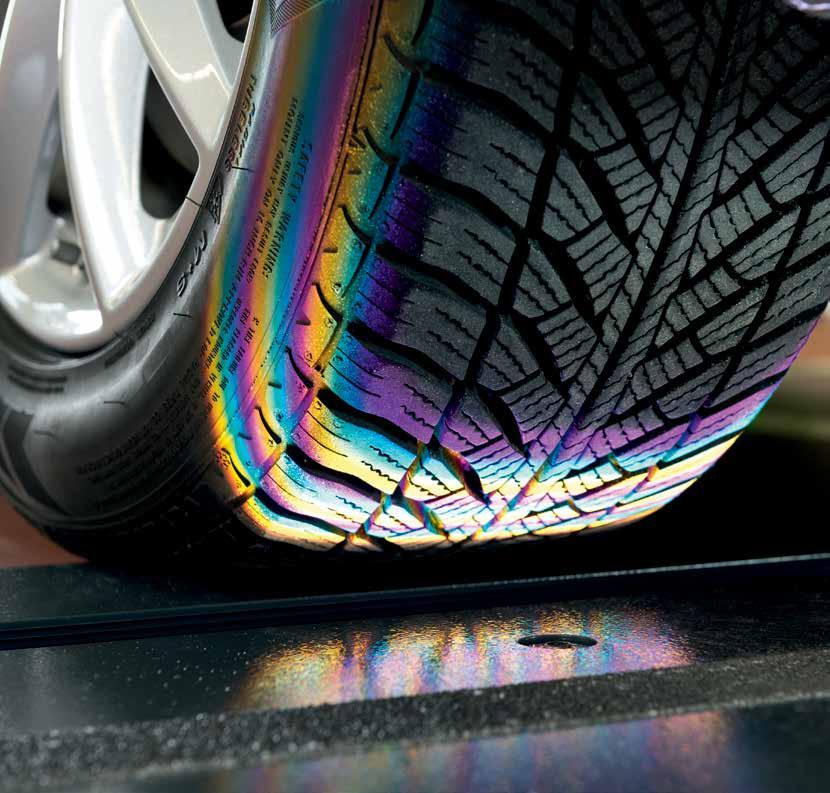 Přesné výsledky během několika sekund Měření za pomoci barevného kódování se 2 HD kamerami Měření dezénu pneumatik pro bezpečnou jízdu Jediné kontaktní místo vozidla se silnicí jsou pneumatiky.