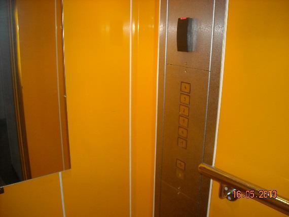detail tlačítek Výtah u vedlejšího