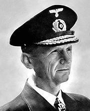 Karl Dönitz budovatel a vrchní velitel (1939 1945) německého ponorkového loďstva, vrchní velitel německého válečného námořnictva (1943 1945) a