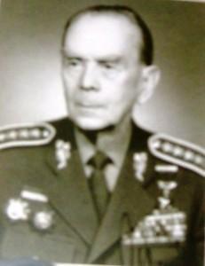 Beneše, který jej také v říjnu 1940 postavil mimo vojenskou službu, do ČSR se již nikdy nevrátil gen. Karel Klapálek po vzniku protektorátu vedl pobočku Obrany národa, po jejím rozbití v r.