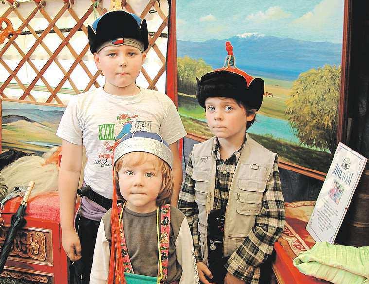 2 13. listopadu 2015 Kladensko arakovnicko Vypráví příběhy Čechů vazii Škola vmalé obci Ledce ukrývá unikátní muzeum. To připomíná příběhy Čechů, kteří zanechali stopu vasijských zemích.