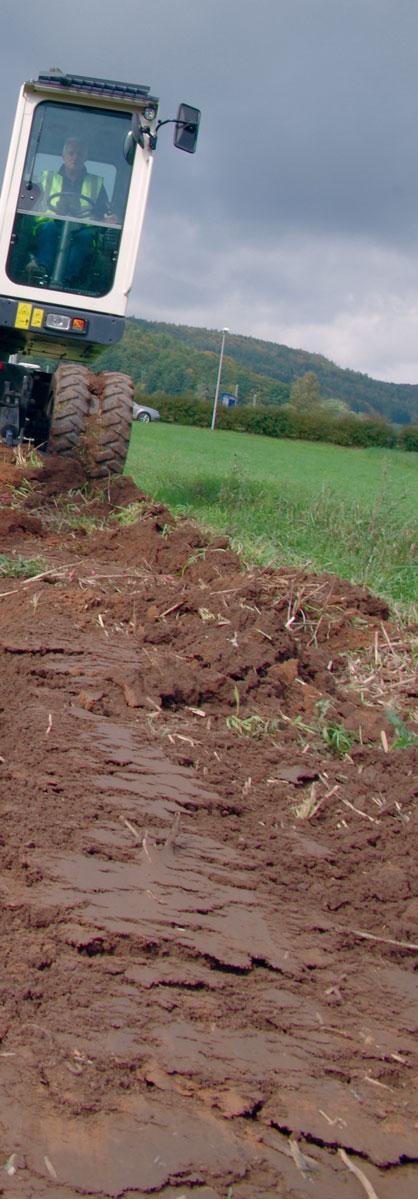 KOMPAKTNÍ MOBILNÍ RYPADLO TEREX TW75 Podvozek Podvozek kombinuje vysokou přizpůsobivost terénu se silou pohonu. Díky četným variantám výbavy jej lze nakonfigurovat přesně podle potřeby.