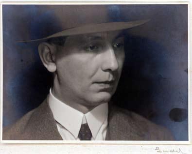 87 Sudek Josef (1896 1976) Portrét muže v klobouku, 20. 30. léta 20.