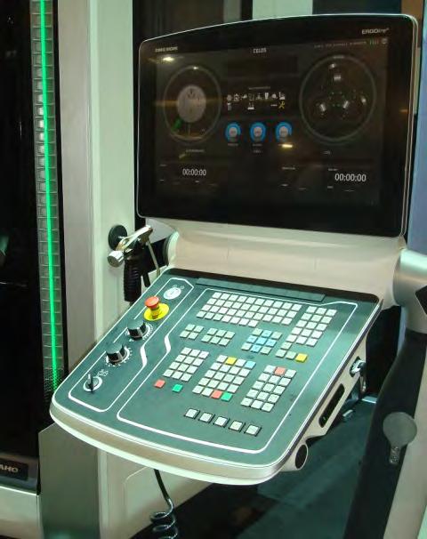 Pro větší pohodlí obsluhy jsou u některých delších strojů umísťovány dvě tlačítka pro centrální vypínač, aby obsluha nemusela přecházet na druhý konec stroje. Obr. 6.