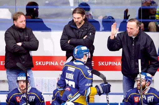 pohled hráče Kladenský majitel vedle asistenta PAVLA Patery (vlevo), spoluhráče ze zlatého Nagana, a hlavního kouče Miloše Hořavy foto sport: jaroslav legner Kdybych měl v týmu takového hráče jako