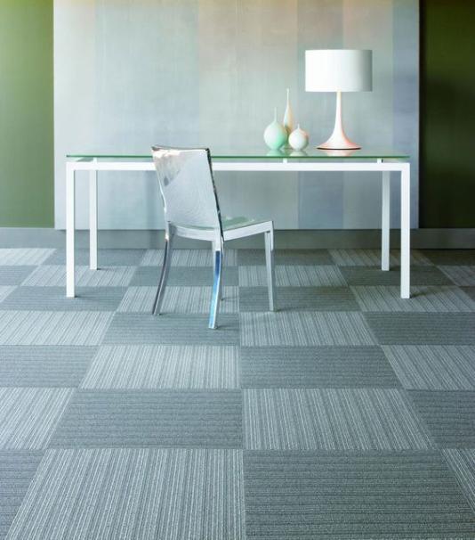 1.3 Klasifikace textilních podlahových krytin Podlahové krytiny mohou být rozdělovány podle účelu použití, způsobu pokládky, technologie výroby či použitého materiálu.