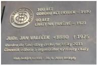 Teprve až v roce 1992, když došlo k obnovení KČT ve Frýdku-Místku, byla chata po dlouhých soudních sporech spolku navrácena. Obrázek č. 20. Chata na Prašivé (Mec, ) V roce 2001 proběhla oslava 80.