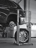 Patentovaný systém Wheel Assistent (finalista v Automechanika Innovations Award) umožňuje polohování, přepravu a jednoduchou (de)montáž těžkých kol (více než 25 Kg).