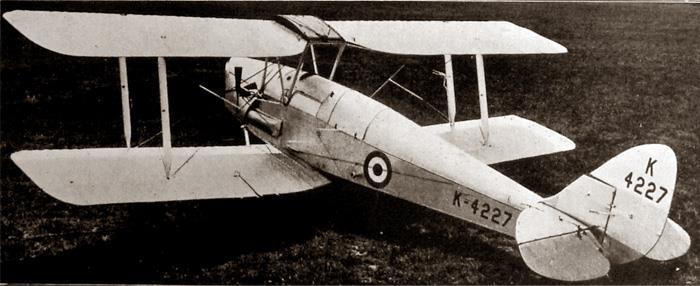 2.3. První sériově vyráběný bezpilotní letoun Ve 30. a 40. letech 20. století létalo v Britském královském letectvu (RAF) mnoţství dálkově řízených dvouplošníků Tiger Moth, přezdívaných Queen Bee.