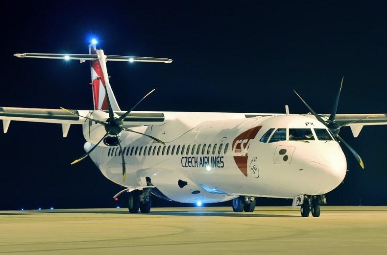 městy nebo pro sváţení cestujících a nákladu do HUBů. Mezi zástupce kategorie letadel na krátké tratě lze zařadit např. ATR 72, který nalezneme např.