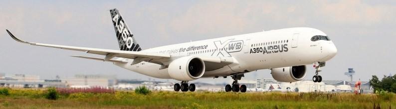 čtyřmotorové letouny. [24] 2.3.3.3. Airbus A350 Airbus A350 je dvoumotorový středně velký letoun určen na dlouhé tratě, vyráběn je v několika variantách A350 800 XWB, A350 XWB 900 a A350 XWB 1000.