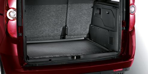 Flexibilní přepážka oddělující cestující a zavazadlový prostor pomáhá chránit cestující před uvolněnými předměty v nákladavém prostoru. Připevnění k druhé řadě sedadel.