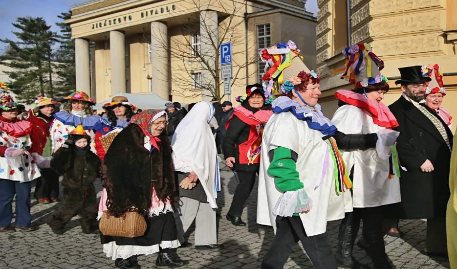 4.10. OSTATNÍ AKCE Novinkou, která v roce 2017 zpestřila kulturní nabídku jistě bylo KINO NA KOLEČKÁCH Obě promítání se uskutečnila v Parku A. Jiráska. 14. 6.