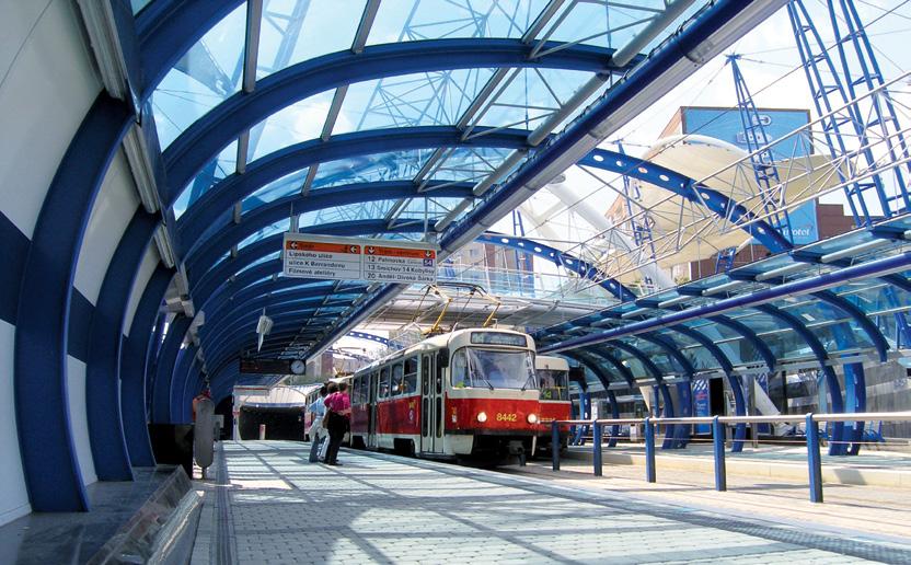 cením docházkové vzdálenosti a umožní prodloužení tramvajových linek od stávající smyčky Černokostelecká k metru.