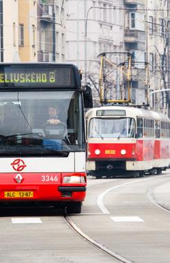 VÝVOJ TARIFNÍCH SAZEB PRAŽSKÉ INTEGROVANÉ DOPRAVY V PĚTILETÉM OBDOBÍ PŘEDPLATNÍ ČASOVÉ JÍZDENKY OBČANSKÉ ZVÝHODNĚNÉ v Kč PŘEDPLATNÍ ČASOVÉ JÍZDENKY PŘENOSNÉ S VOLITELNÝM ZAČÁTKEM DOBY PLATNOSTI v Kč