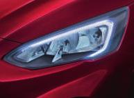 FORD FOCUS Barvy a čalounění Adaptivní LED světlomety s prediktivním svícením Adaptivní LED světlomety s prediktivním svícením nového vozu Focus zajišťují lepší osvětlení v různých jízdních situacích