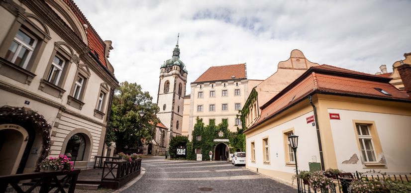 Krásná příroda se skálami a jeskyněmi, přehrady na velkých tocích řek, to vše láká k pěší i cykloturistice a vodním sportům.