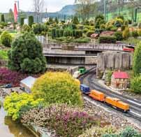 KULTUR- & FREIZEITEINRICHTUNGEN KULTURNÍ & VOLNOČASOVÁ ZAŘÍZENÍ 35 Eisenbahnwelten im Kurort Rathen Svět železnice v lázních Rathen Befestigte Wege. Leicht ansteigendes Gelände.