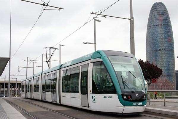 tramvaje zajišťují 4 trakční motory o výkonu 120 kw. Maximální rychlost je 70 km/h. Tramvaj Citadis 302 je v provozu např. v Lyonu.