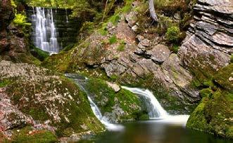 Černohorské vodopády Černohorský potok protéká pod jihovýchodním