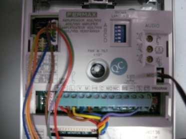 Video Digitální Systém Podmínky instalace: Programování bytových jednotek lze uskutečnit pouze z panelu, který je nakonfigurován jako hlavní panel (propojka JP2).
