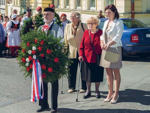 Josefem Herčíkem, dále věnce ČSBS položila předsedkyně OV ČSBS s bojovníky za svobodu Slánska.