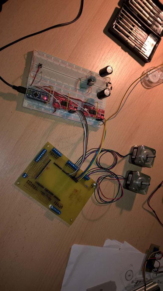 Testovací zapojení pohonů Pro vytvoření programu (Řídící program) bylo nutné vytvořit testovací zapojení řídících členů, motoru a mikrokontroleru Arduino