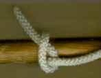 DRAČÍ SMYČKA Jiné jméno: bowline Dračí smyčka je jeden ze základních uzlů, který by měl umět každý, kdo přichází do styku s nějakým lanem.