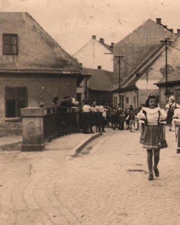 NAPSALI JSTE NÁM PROMĚNY MĚSTA BĚHEM JEDNOHO LIDSKÉHO ŽIVOTA Můj život začal ještě před válkou.