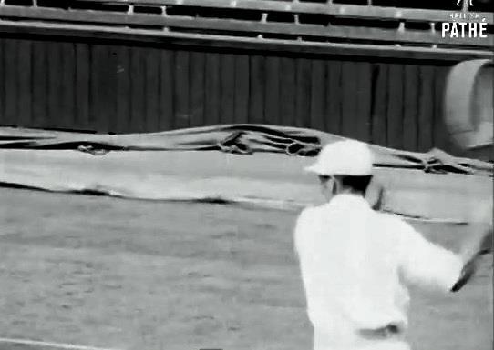 Díky jednomu z nejstarších videozáznamů z Wimbledonu z roku 1924, ze kterého jsem se postupně pokusil vytvořit snímky jednotlivých úderových fází, si můžeme ukázat techniku forhendu z této doby, v