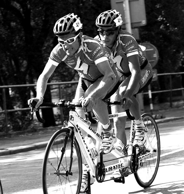 Vidící pilot Pravidla cyklistiky pro sportovce se zrakovým postižením se řídí mezinárodními pravidly Union Cycliste Internationale (UCI).