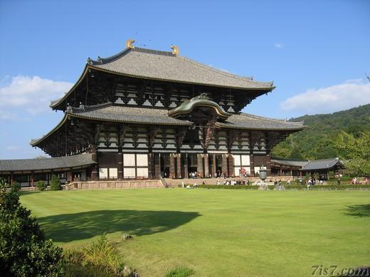 Veľký východný chrám založený v roku 752 hlavný chrám siete kokubundži,