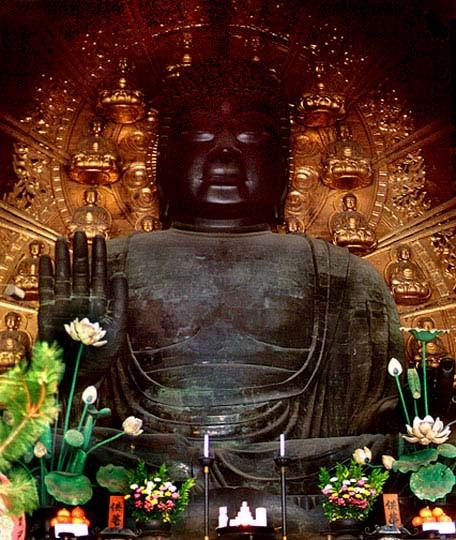 Veľký narský Buddha v hlavnej sieni chrámu Tódaidži