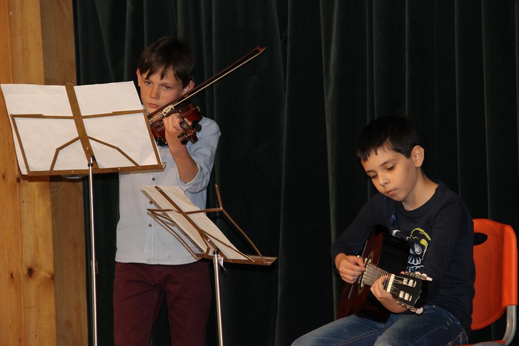 Duben 2017 Táborský triangl Naše škola má velmi dlouhou tradici ve výuce hudby a zpěvu.