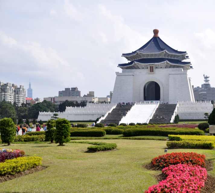 ASIE POZNÁVACÍ EXOTIKA PODZIMNÍ BAREVNÉ JAPONSKO A JIŽNÍ KOREA monument. jeskynní socha Buddhy (UNESCO, 8. stol.