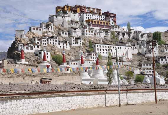 ASIE POZNÁVACÍ EXOTIKA KAŠMÍR Srinagar Džamú Nubra Leh Pangong Dharamsala Amritsar INDIE Dillí INDIE LADAKH A KAŠMÍR Navštívíme oblast Ladakhu, která je díky množství buddhistických klášterů nazývaná