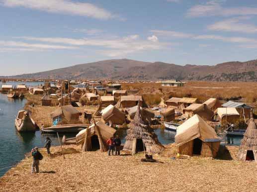 Nemůžeme vynechat ani plavbu po jezeře Titicaca k plovoucím ostrovům Uros. V Bolívii nás čeká La Paz, výlet džípem do solné pouště Salar de Uyuni, hornické město Potosí a malebné Sucre.