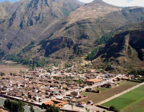 den ruiny incké pevnosti Sacsayhuaman nad Cuzkem a další incké památky - svatyně Quenco, pevnost Puca Pucara, lázně Tambo Machay, sjezd do posvátného údolí řeky Urubamba, známá tržnice v Pisaku,