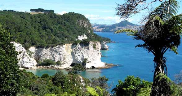 AUSTRÁLIE POZNÁVACÍ EXOTIKA Paihia Coromandel Auckland NOVÝ ZÉLAND Picton Westport Rotorua NP Tongariro Wellington NOVÝ ZÉLAND Nový Zéland - fantastická země s kouzelnou přírodou.